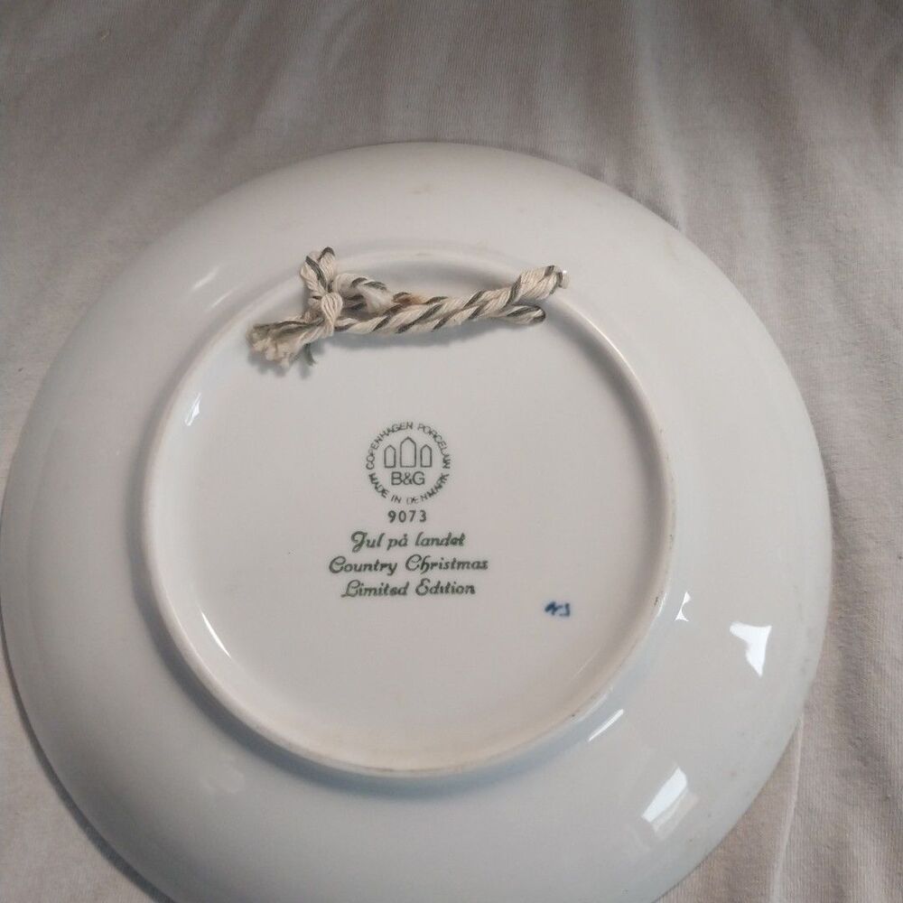 1973 Royal Copenhagen B & G COUNTRY CHRISTMAS Collector Plate Made in Denmark 7" - Picture 2 of 4